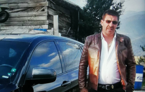 юмруци пребиха ограбиха скандалния бивш кмет село конарско ахмед пачката