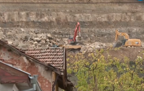 контролиран взрив заля дъжд камъни ребърково