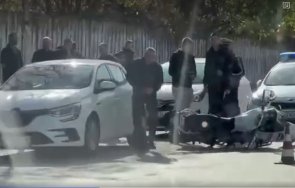 първо пик кола помля моторист студентски град видео