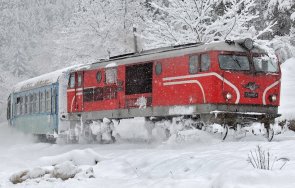влакове закъсаха снега варненско извозват пътниците автобуси