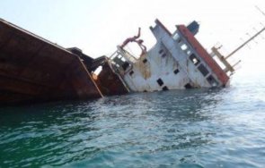 морето товарен кораб потъна остров лесбос извадиха жив един моряк