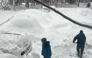 около души блокирани хижа върховръх сред тях деца бременна