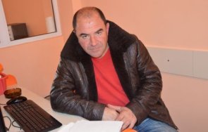 шефът животновъдите замразеното месо кучешка храна тъпче колбасите нас