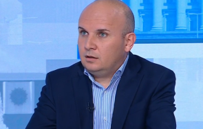 илхан кючюк пеевски решава важни страната въпроси критиките премиера основателни