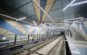 психично болен нападна трима полицаи столична метростанция