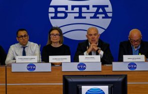 гешев тръгвам сред хората почвам от…