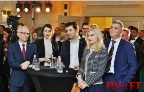 премиерът денков параван извънбрачната връзка кирил петков лена бориславова