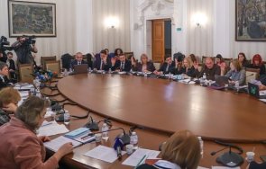 главният прокурор остава годишен мандат реши конституционната комисия