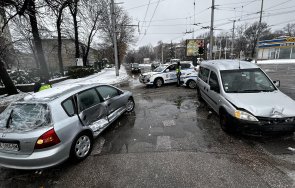 катастрофа затрудни движението възлово кръстовище хасково снимки