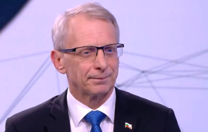 денков надежда шенген притеснение лукойл герб и дпс действат една партия