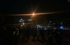 пса стана горещо развяват транспаранти ругатни факли