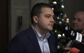 измориха депутатите почиват петък заради коледното парти дпс пеевски петков искат ваканция януари видео