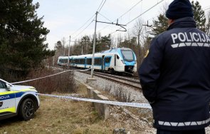 тежък инцидент влак блъсна шестима души словения двама тях загинаха