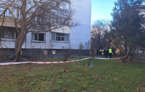 зловещ инцидент мъж жена обгазиха пожар софия двама полицаи ранени