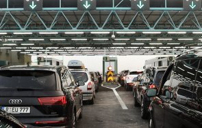 часа висене автобусите блокирани границата унгария потеглиха виена