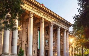 благотворителният коледен базар русенския университет събра 3000