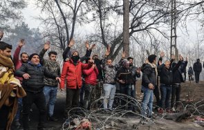 близо година хил мигранти били задържани българските власти