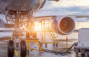 алжир париж 50° мъж открит жив отделението колесника самолет