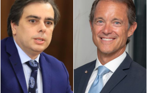 горещо пик финансовият министър асен василев подписал договора лобистите сащ промяната плаща официално 100 000 долара документ