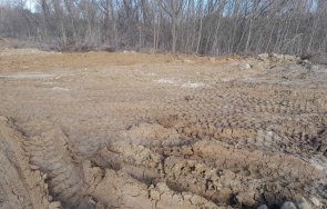 пак скандал къмпинг градина насипал земни маси