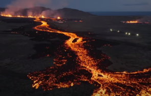 лавата исландия достигна гриндавик подпали къщи видео