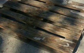 банда криминали атакува склад палети плячкоса стока близо 2000 лева