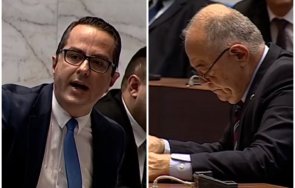 луд скандал депутати крещят пленарна зала ген атанасов заби нос книга розови понита чете видео