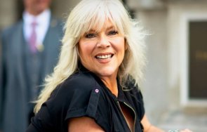 арестуваха певицата саманта фокс пиянски скандал самолет