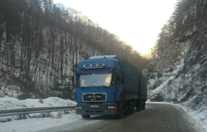 закъсали тирове запушиха пътя девин кричим