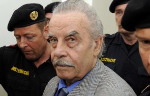 преместиха изверга йозеф фрицъл обикновен затвор