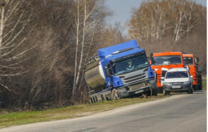 обърната цистерна затруднява движението пътя разград русе