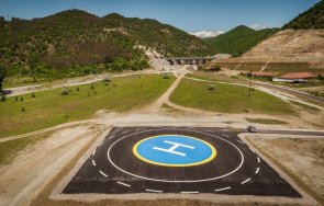 площадката тунел железница използва медицински хеликоптери