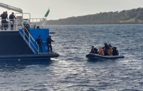граничният кораб балчик спаси бедстващи мигранти остров лесбос снимки