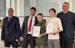 момчета седмокласнци софия намериха изгубен портфейл предадоха полицията