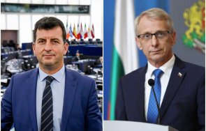 евродепутатът асим адемов попиля денков искат европа сащ тръгнал външен министър пътнико виден пътнико off