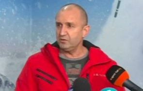 радев банскко изпълня конституцията връча мандат герб