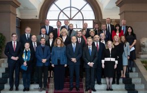 радев беседва посланиците кризите предизвикателствата