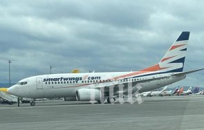 пик самолета австрия безпрецедентно крият бежанците параван летището обслужва гранична полиция пускат наземните оператори полетите бежанци свалени раз