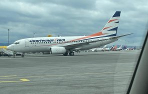 пик самолета австрия безпрецедентно крият бежанците параван летището обслужва гранична полиция пускат наземните оператори полетите бежанци свалени раз