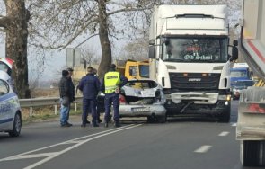 челен удар тир кола пътя пловдив пазарджик снимка