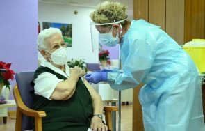 първата жена ваксинирана covid испания навърши 100