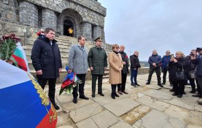 митрофанова качи шипка поднесе цветя навални сам избра съдба