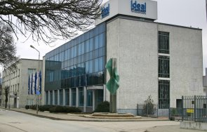 немска компания придобива един големите заводи персонал 000 служители