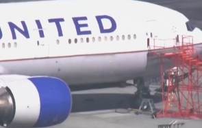 боинг 777 излетя сан франциско япония откъснат колесник видео