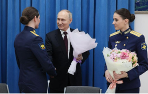 путин март русия семейството неговите интереси нужди центъра вниманието абсолютен приоритет