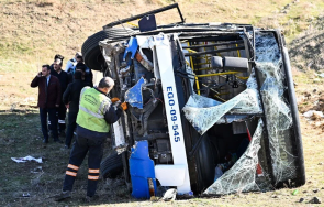 автобус катастрофира турция души ранени видео