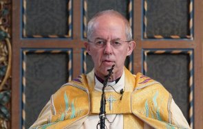 главата англиканската църква патриарх неофит беше важен духовен лидер