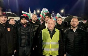 извънредно герб качулките вмро скат яхнаха гнева бежанците