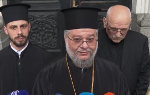 синодът обяви официално поклонението погребението патриарха