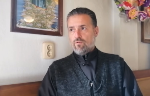 свещеник обяви гладна стачка заради касирания избор сливенски митрополит